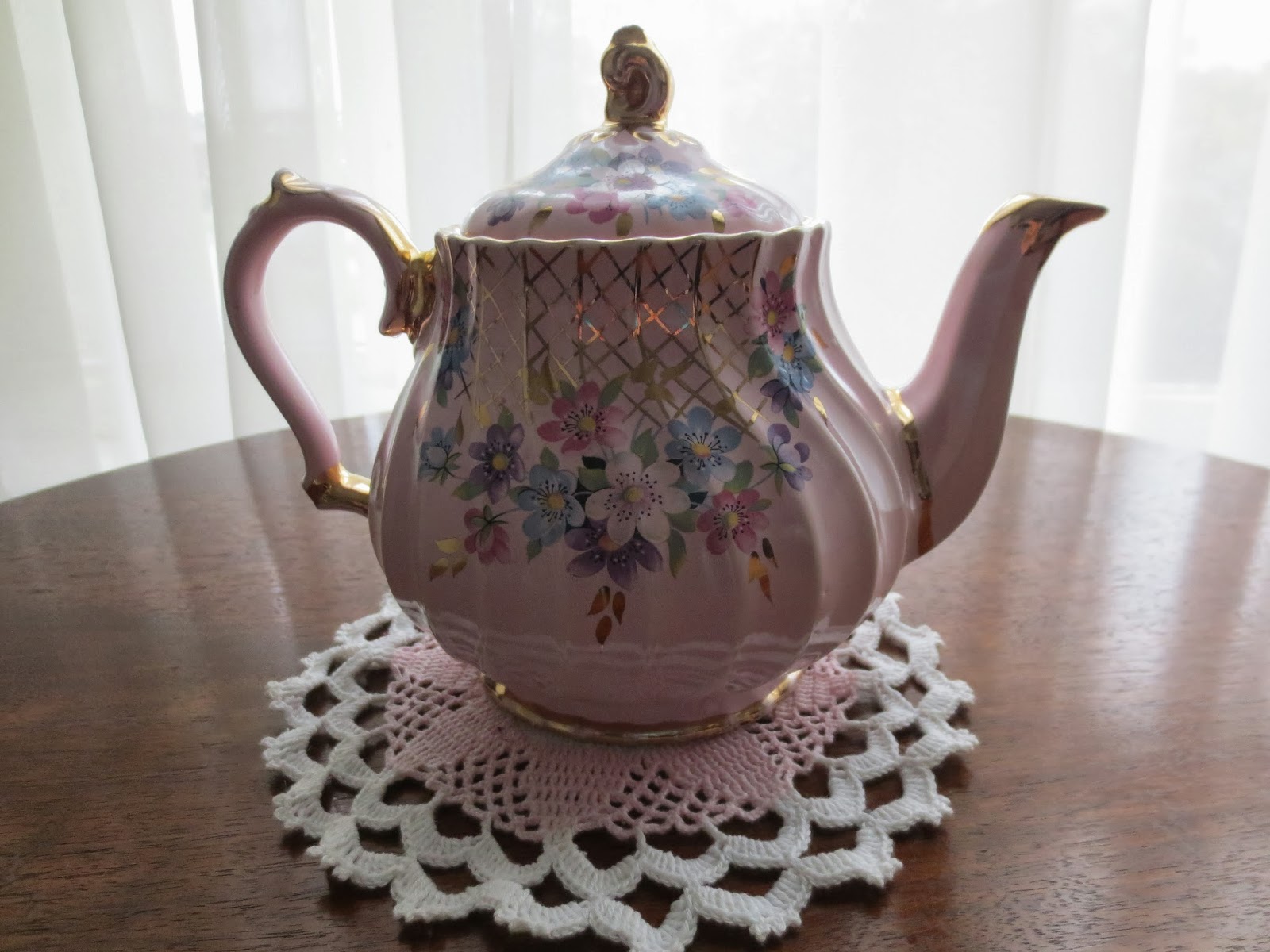 Karen's Cottage and Castle A Pretty Pink Teapot